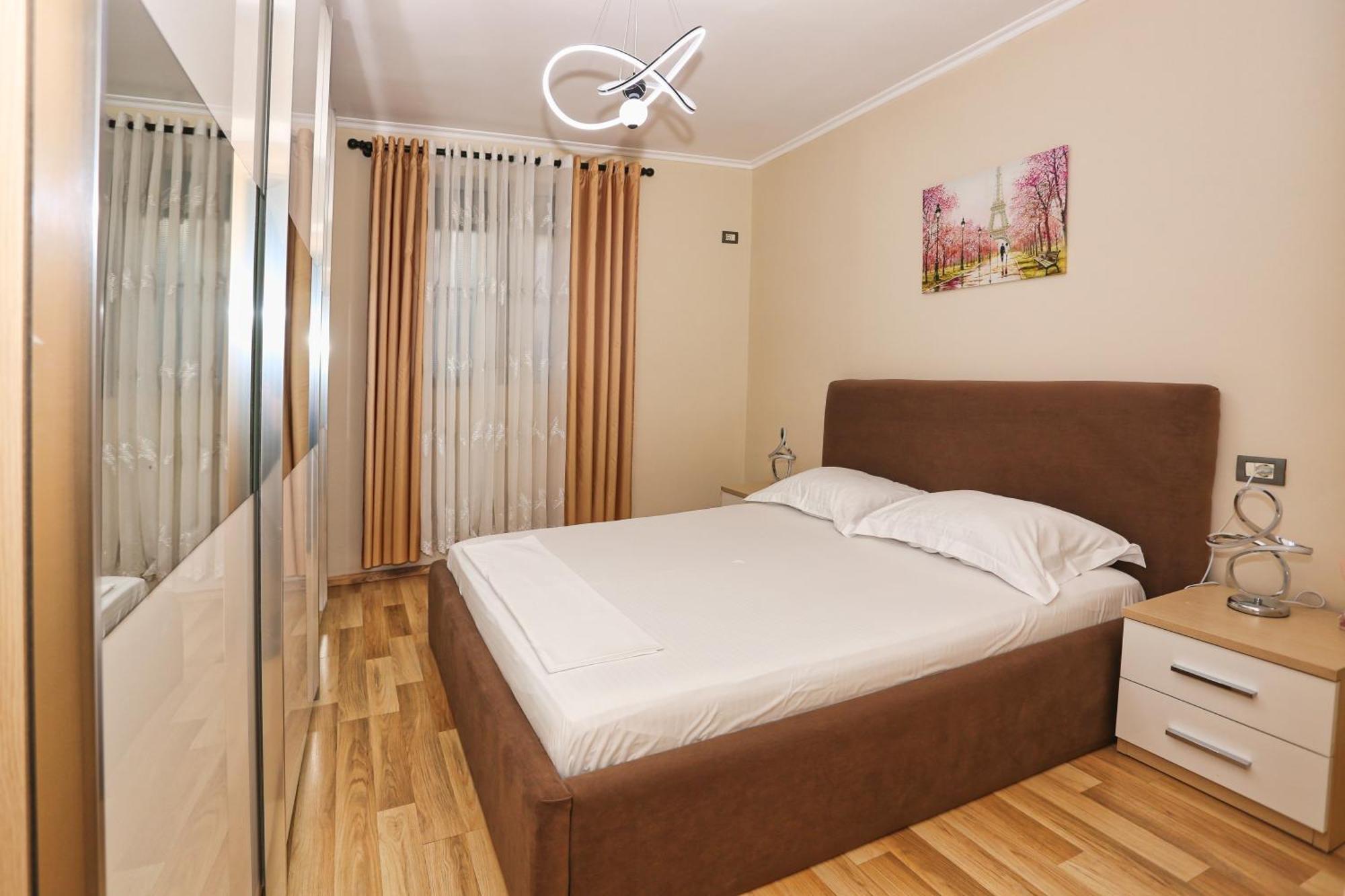 R&B City Center Apartment Tirana Buitenkant foto