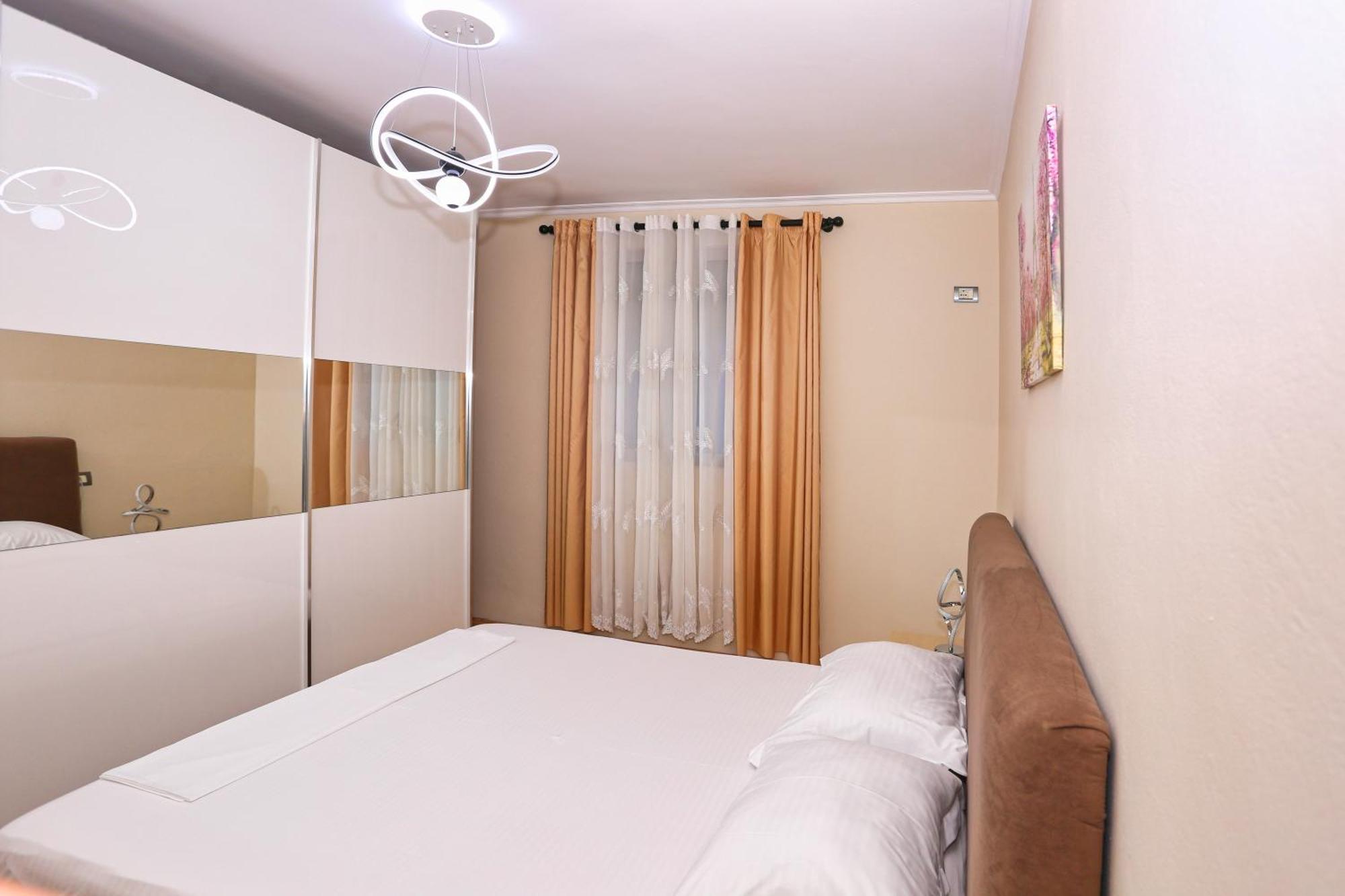 R&B City Center Apartment Tirana Buitenkant foto