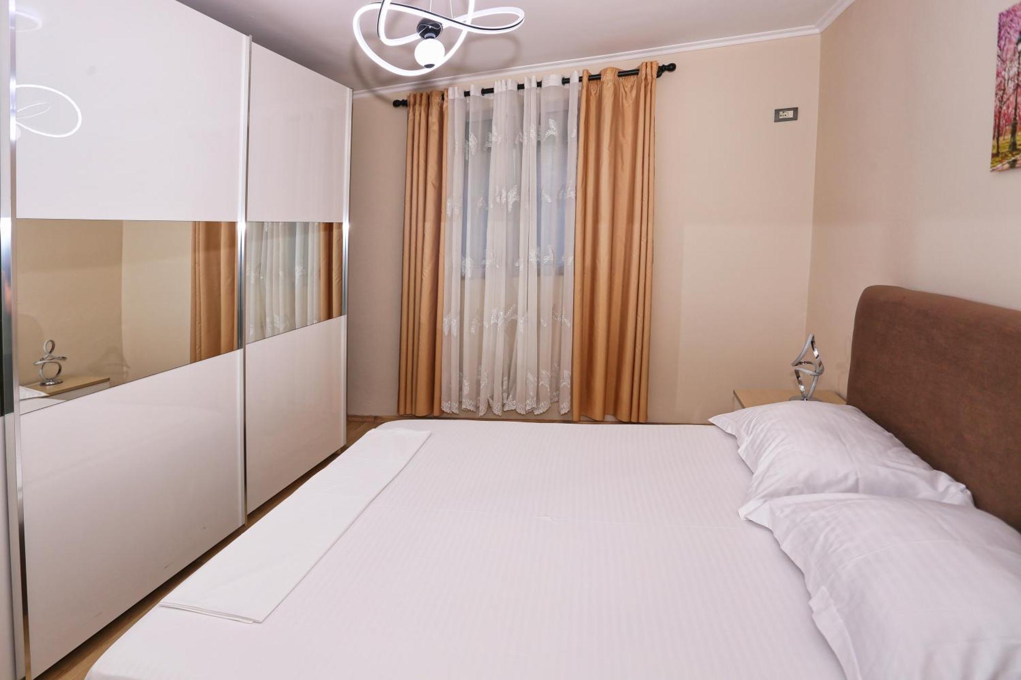 R&B City Center Apartment Tirana Buitenkant foto