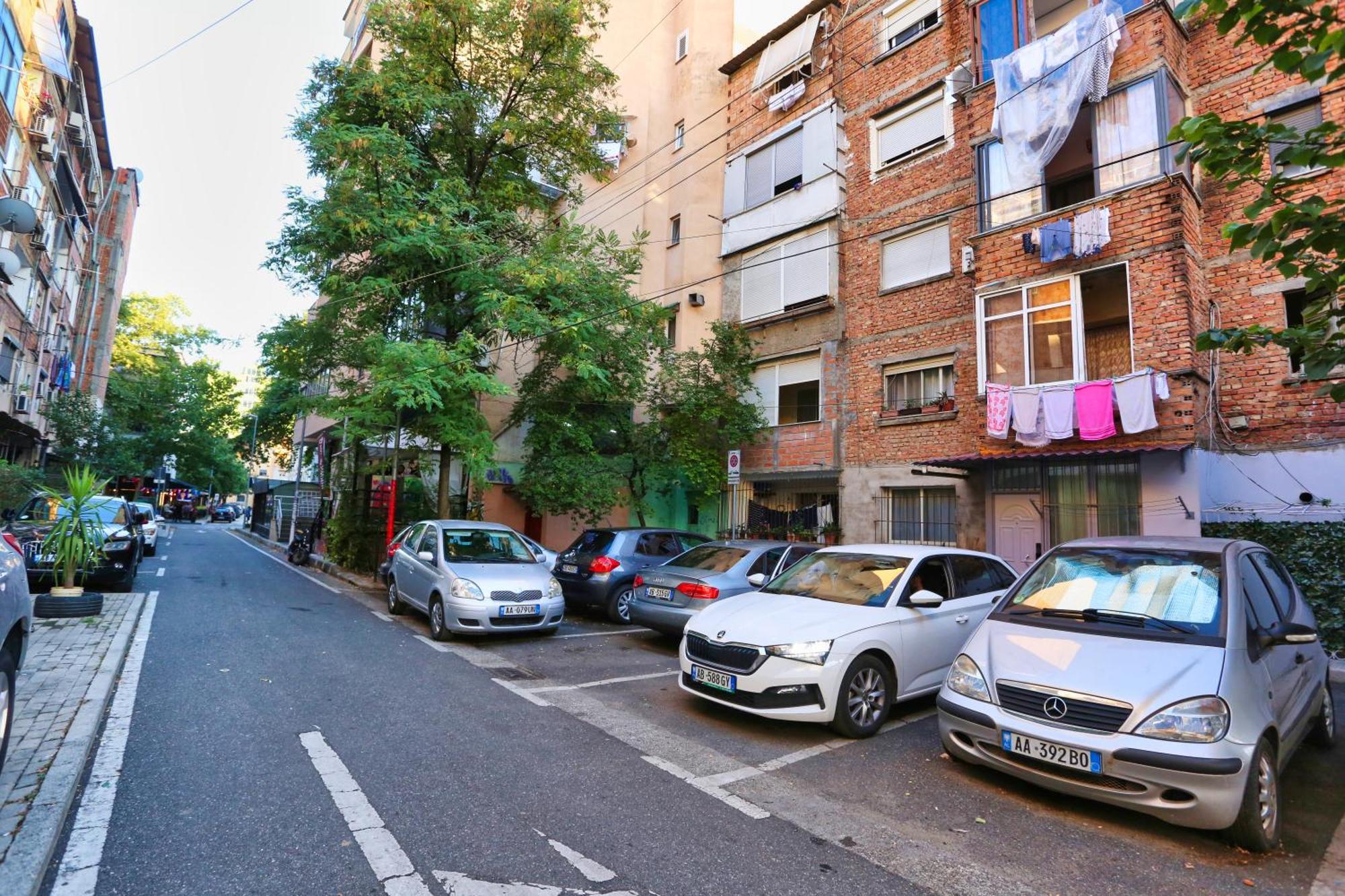 R&B City Center Apartment Tirana Buitenkant foto