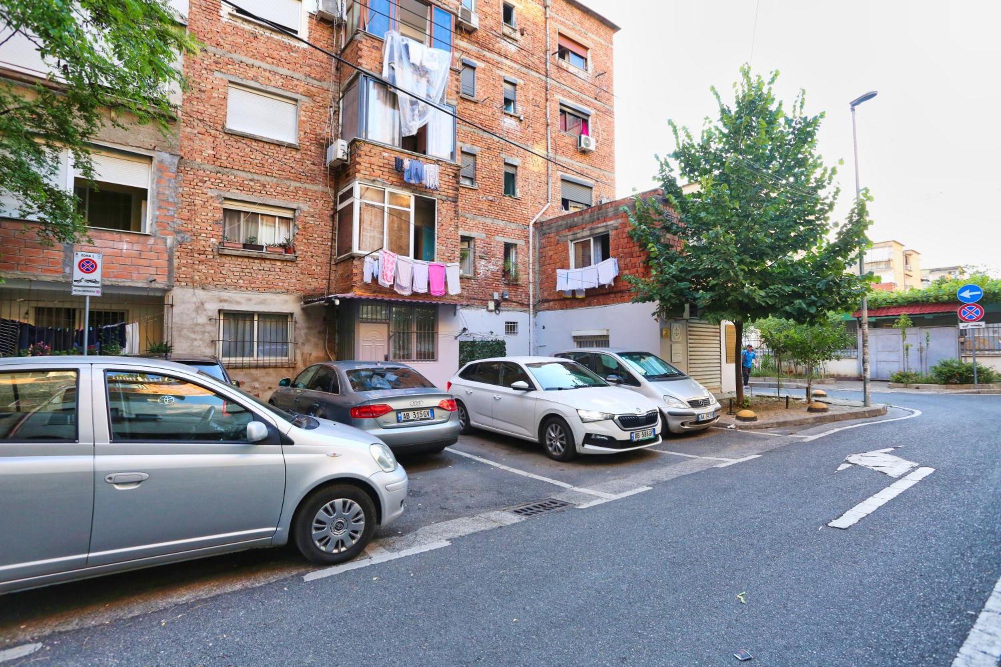 R&B City Center Apartment Tirana Buitenkant foto